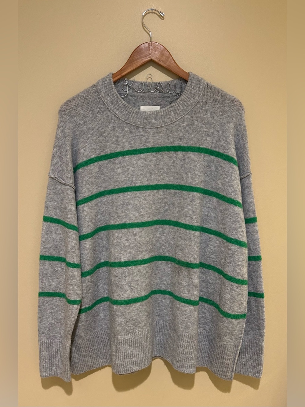 aerie NWT Men’s Gray Crewneck Sweater with Green Stripes Size Medium